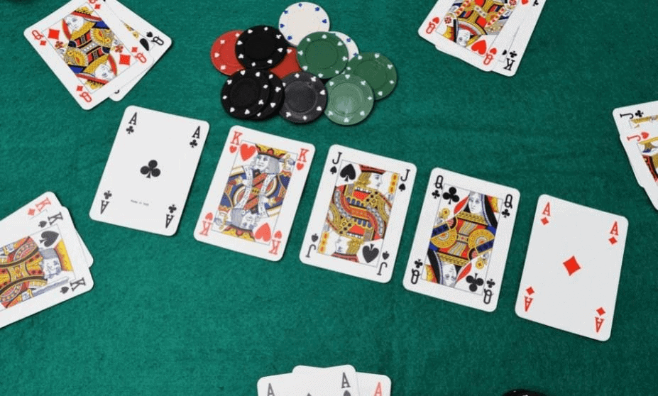 Bluff Poker Là Gì? Lợi Thế Của Bluff Và Những Chiến Thuật Bluff Cơ Bản